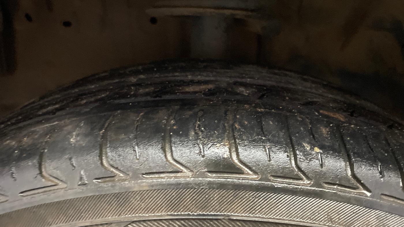 2014 Toyota Etios CROSS 1.2 G, Petrol, Manual, 68,300 km, Left Front Tyre Tread