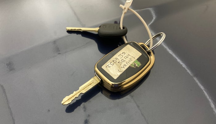 2022 Hyundai VENUE SX 1.0 TURBO IMT, Petrol, Manual, 36,243 km, Key Close Up