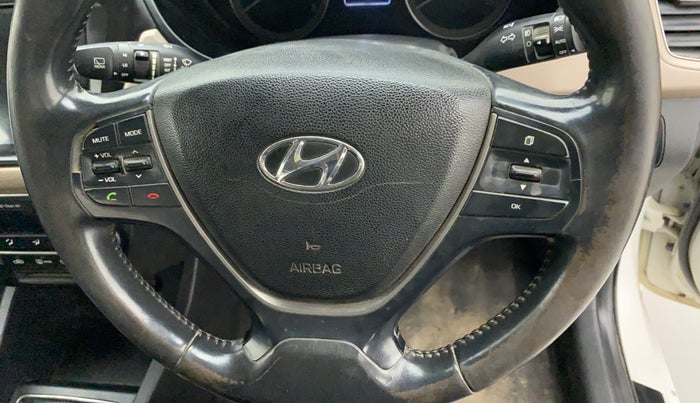 2015 Hyundai Elite i20 ASTA 1.2, CNG, Manual, 59,537 km, Steering wheel - Phone control has minor damage