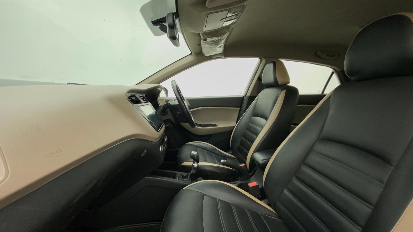 2015 Hyundai Elite i20 ASTA 1.2, CNG, Manual, 59,537 km, Right Side Front Door Cabin