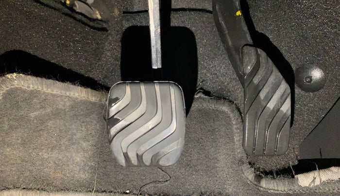 2021 Nissan MAGNITE XV TURBO CVT, Petrol, Automatic, 76,368 km, Pedals