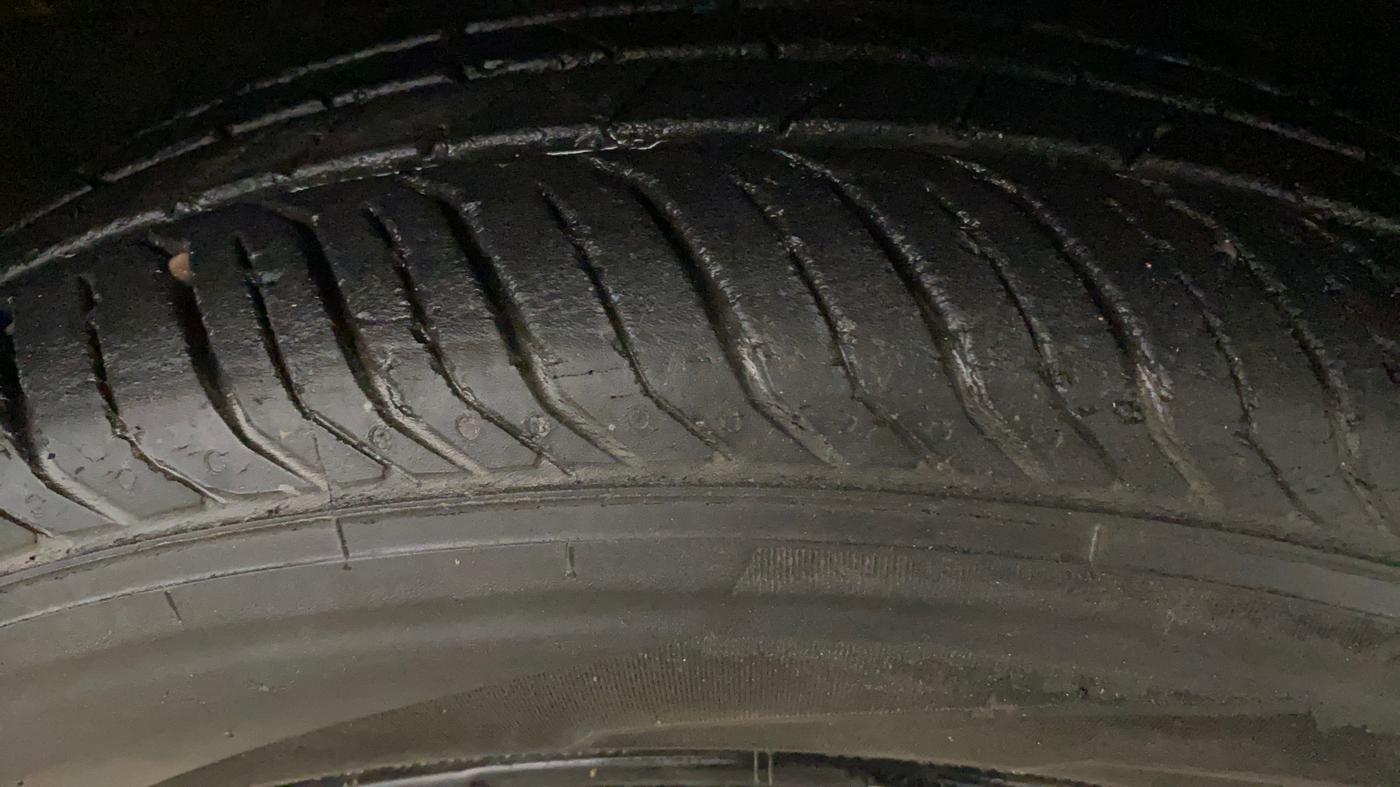 2021 Nissan MAGNITE XV TURBO CVT, Petrol, Automatic, 76,520 km, Right Front Tyre Tread