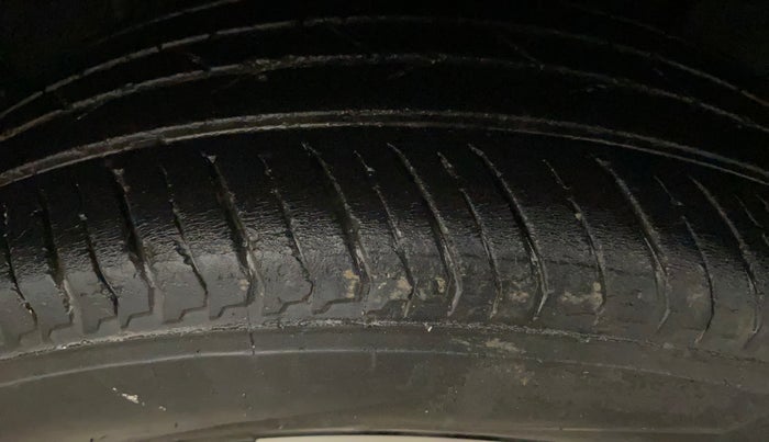 2021 Nissan MAGNITE XV TURBO CVT, Petrol, Automatic, 76,368 km, Left Rear Tyre Tread