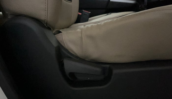 2018 Maruti Wagon R 1.0 LXI CNG, CNG, Manual, 65,655 km, Driver Side Adjustment Panel