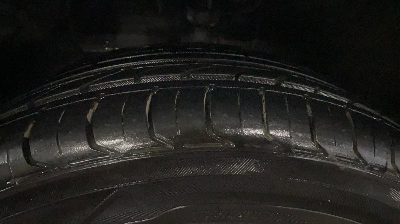 2022 Hyundai NEW I20 ASTA (O) 1.2 AT, Petrol, Automatic, 13,105 km, Left Front Tyre Tread