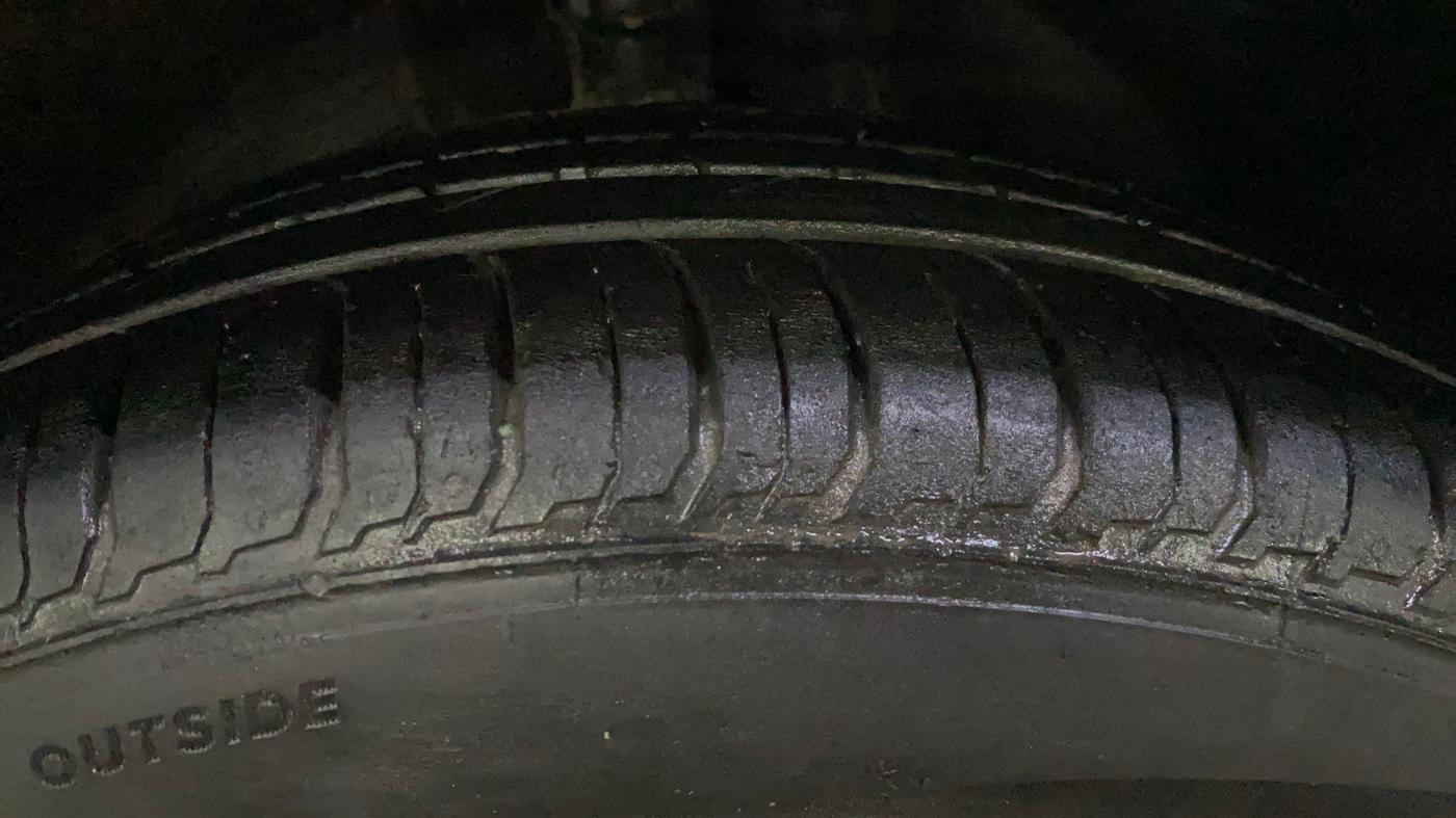 2022 Hyundai NEW I20 ASTA (O) 1.2 AT, Petrol, Automatic, 13,105 km, Right Front Tyre Tread