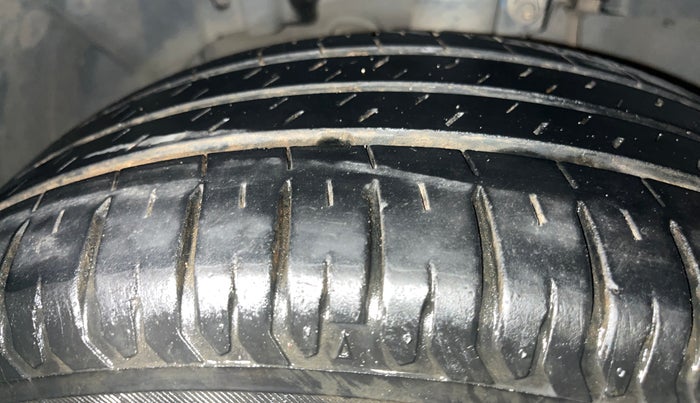 2015 Ford Ecosport TREND 1.5L DIESEL, Diesel, Manual, 1,07,655 km, Left Front Tyre Tread