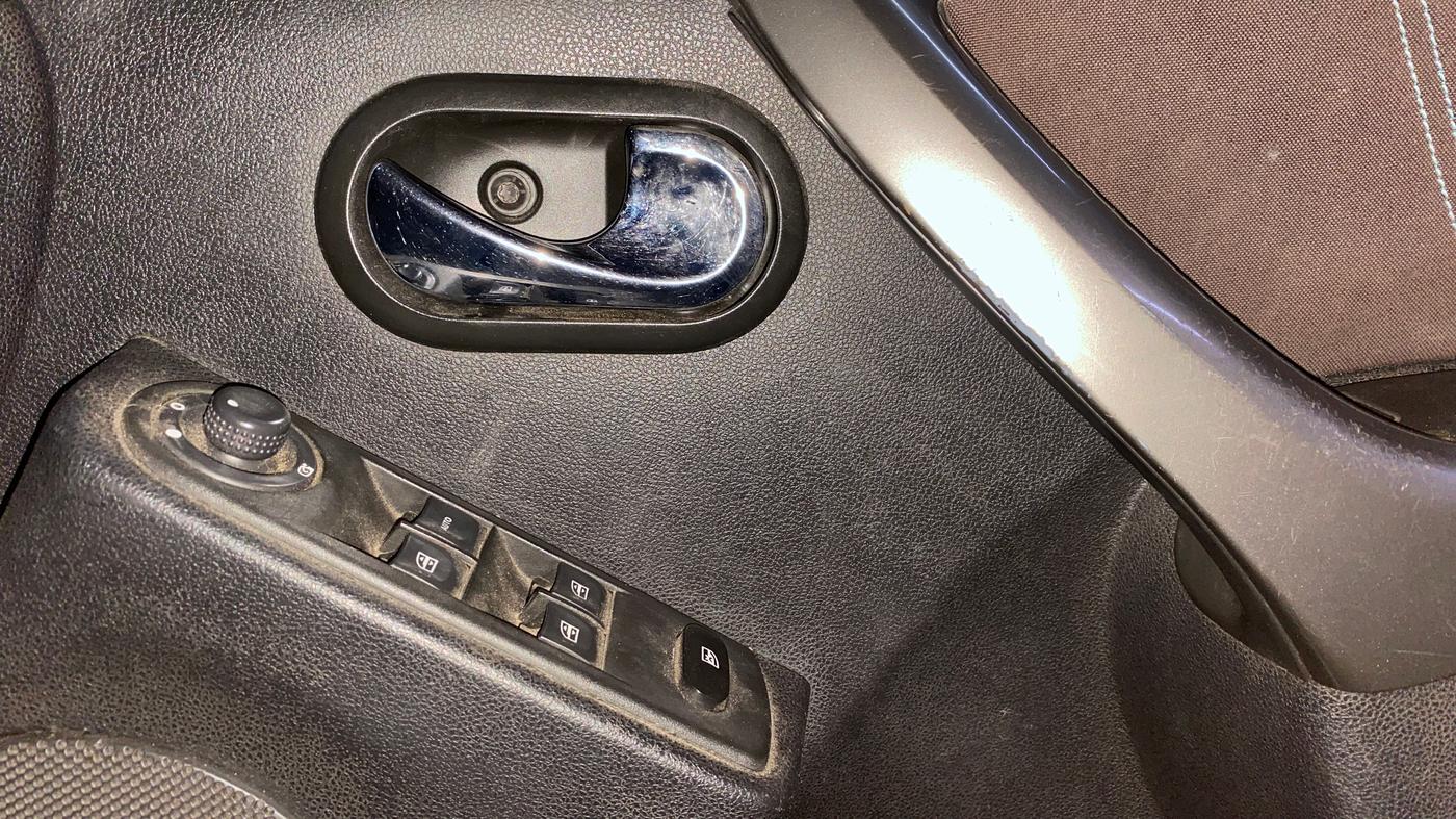 2019 Renault Duster 110 PS RXZ MT DIESEL, Diesel, Manual, 58,305 km, Driver Side Door Panels Control