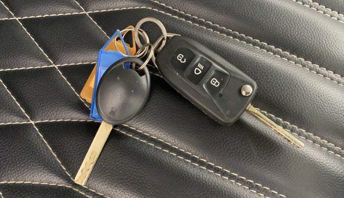 2021 Tata Tiago XZ PLUS PETROL, Petrol, Manual, 27,569 km, Key Close Up