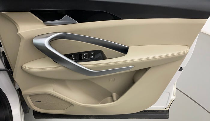 2022 MG HECTOR SHARP HYBRID 1.5 PETROL, Petrol, Manual, 79,007 km, Driver Side Door Panels Control