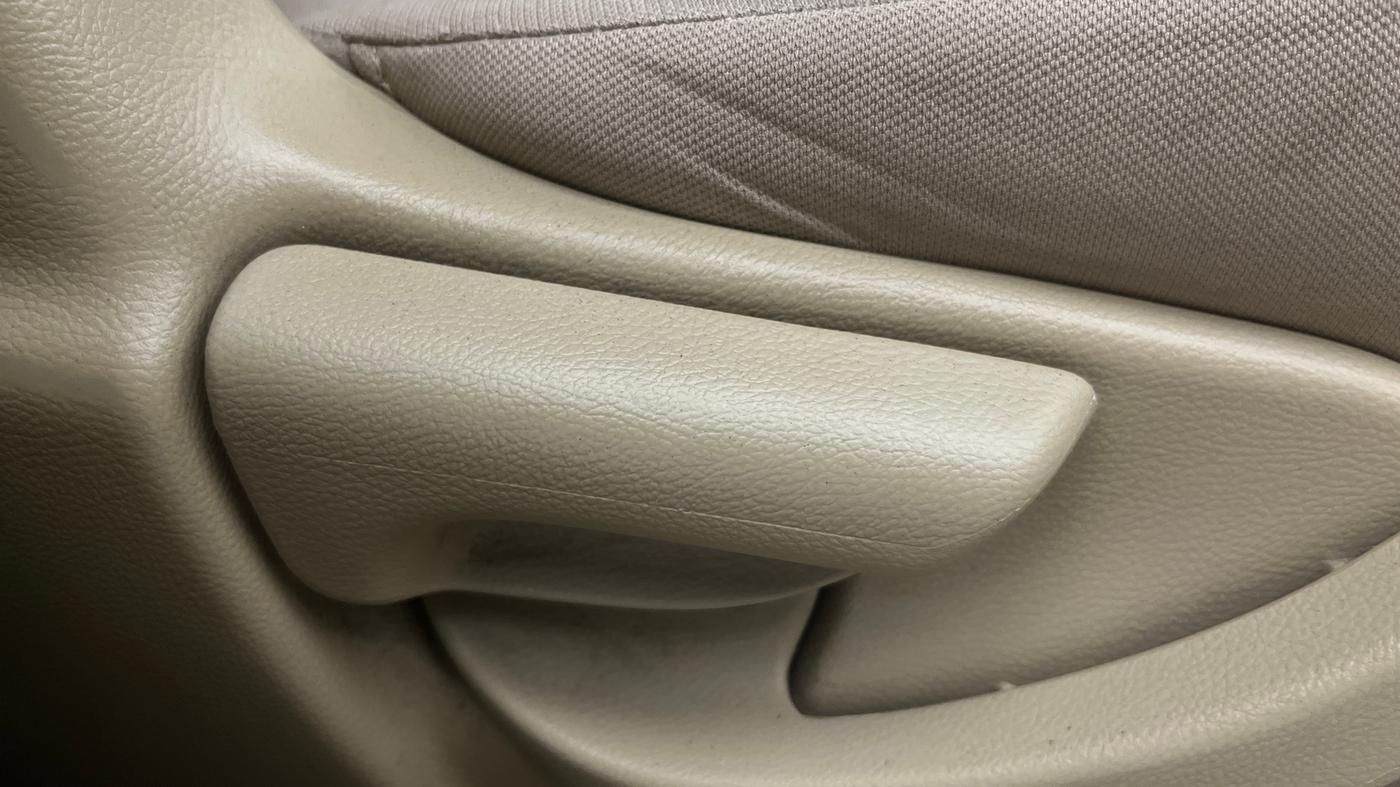 2015 Honda Mobilio 1.5L I-VTEC S, Petrol, Manual, 67,099 km, Driver Side Adjustment Panel
