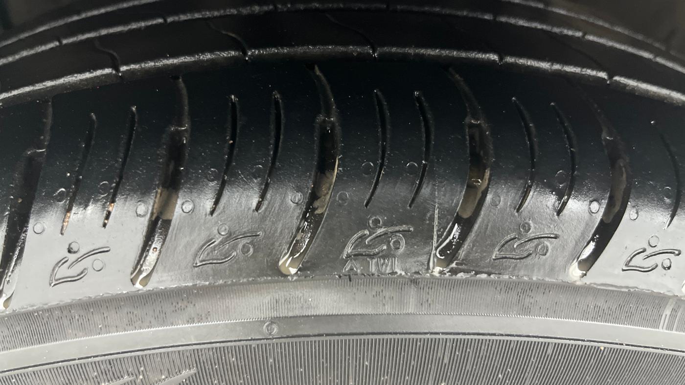 2020 KIA SELTOS GTX PLUS DCT 1.4 PETROL, Petrol, Automatic, 1,04,512 km, Left Front Tyre Tread