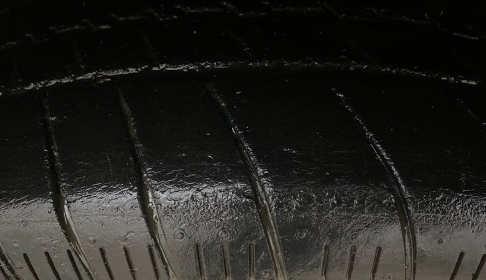 2013 Maruti SX4 ZXI, Petrol, Manual, 1,00,645 km, Right Front Tyre Tread