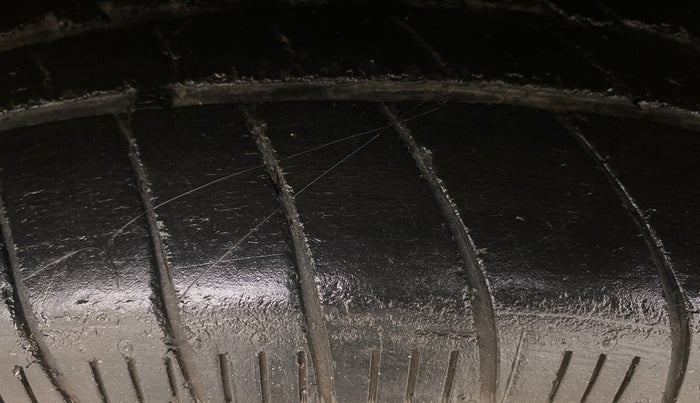 2013 Maruti SX4 ZXI, Petrol, Manual, 1,00,645 km, Left Front Tyre Tread