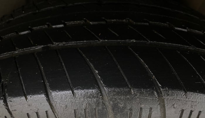 2013 Maruti SX4 ZXI, Petrol, Manual, 1,00,645 km, Left Rear Tyre Tread
