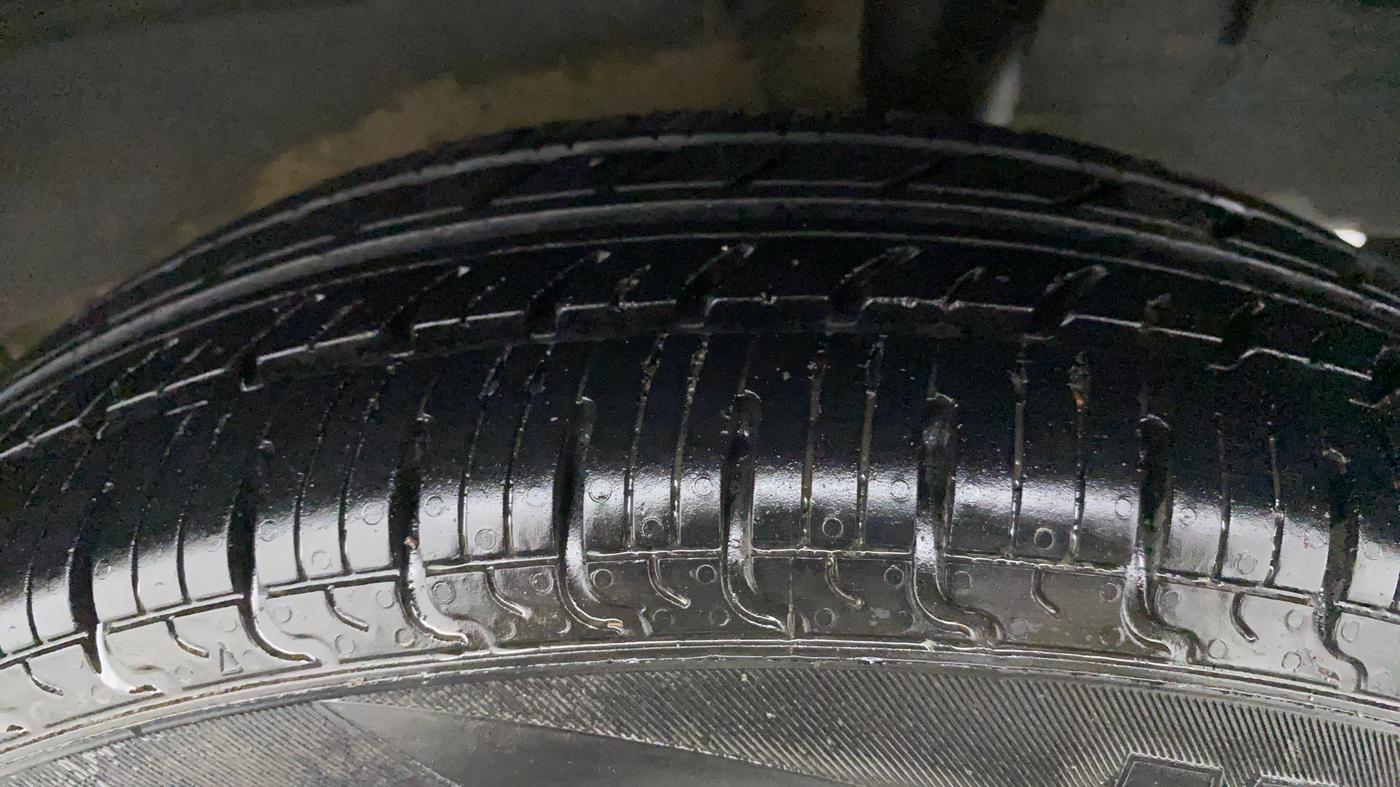 2019 Renault Kwid RXT 1.0 (O), Petrol, Manual, 50,524 km, Left Rear Tyre Tread