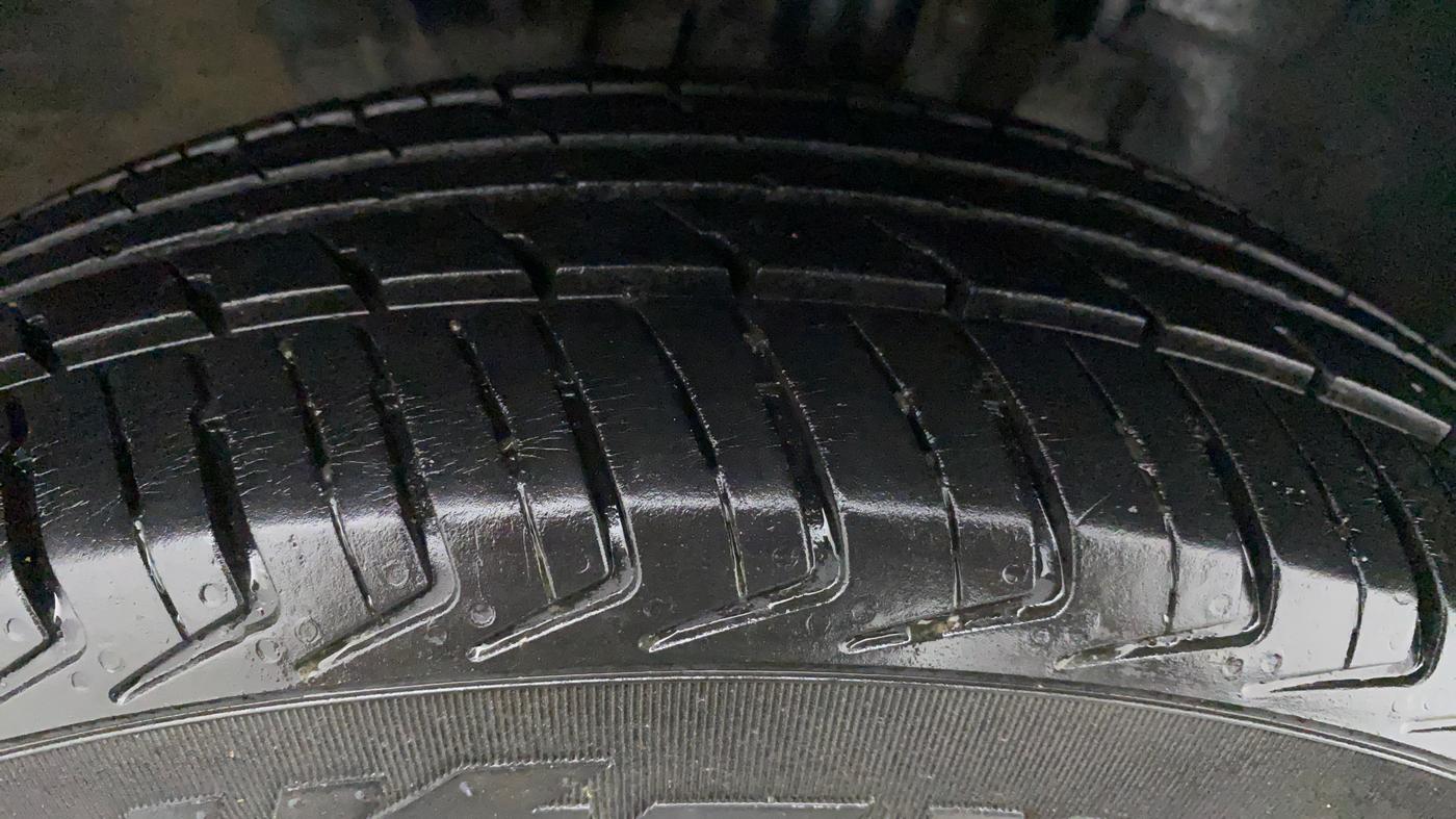2019 Renault Kwid RXT 1.0 (O), Petrol, Manual, 50,524 km, Right Front Tyre Tread
