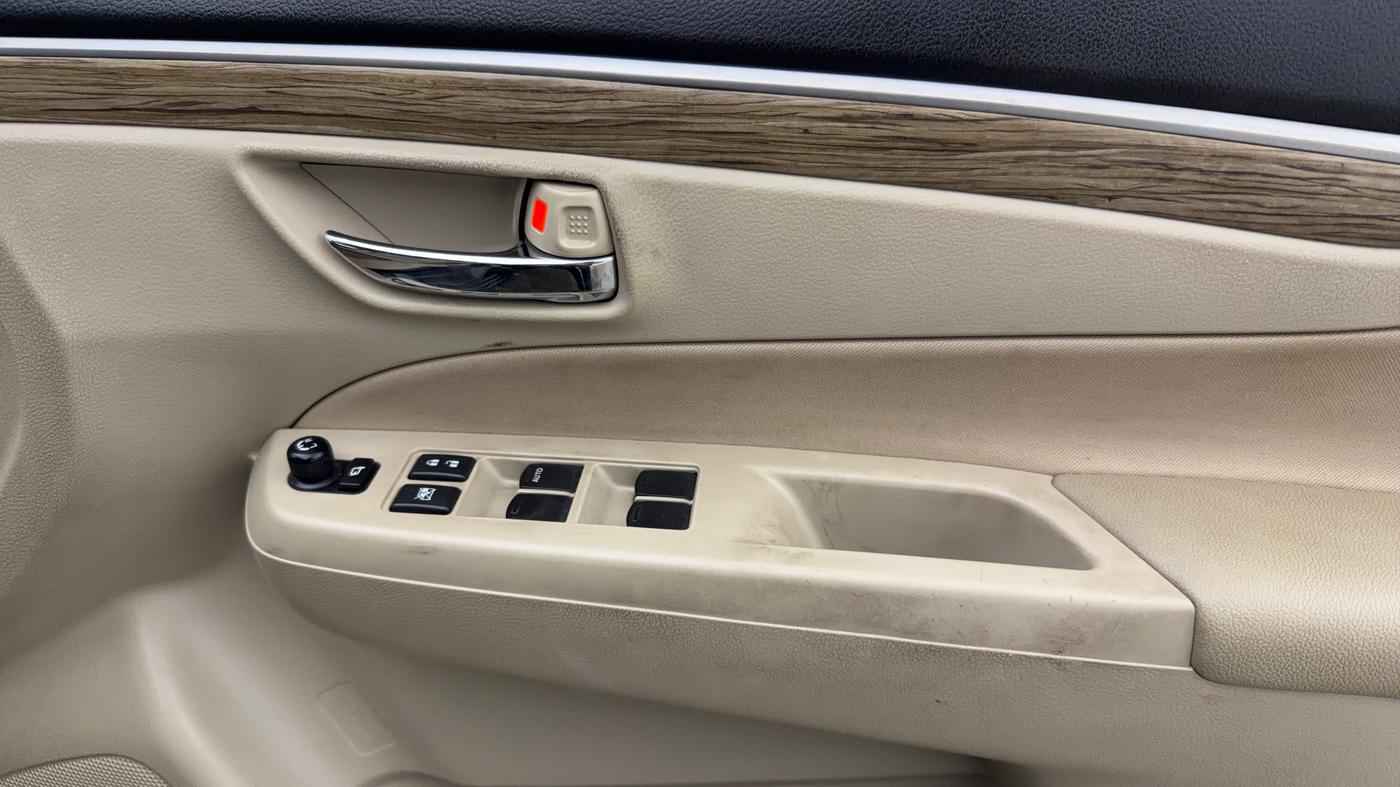 2024 Maruti Ciaz ZETA AT 1.5  SHVS PETROL, Petrol, Automatic, 33,558 km, Driver Side Door Panels Control