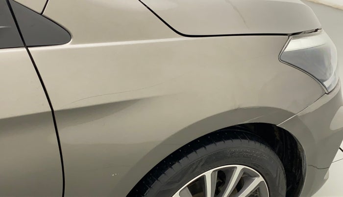 2018 Maruti Ciaz ALPHA  AT 1.5 SHVS PETROL, Petrol, Automatic, 80,362 km, Right fender - Slightly dented