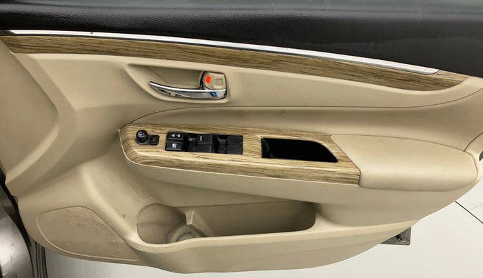 2018 Maruti Ciaz ALPHA  AT 1.5 SHVS PETROL, Petrol, Automatic, 80,362 km, Driver Side Door Panels Control