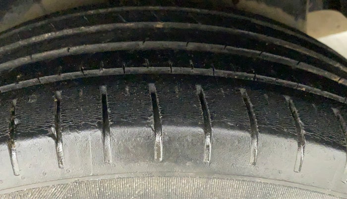 2018 Maruti Ciaz ALPHA  AT 1.5 SHVS PETROL, Petrol, Automatic, 80,362 km, Left Rear Tyre Tread