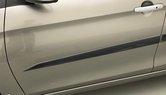2018 Maruti Ciaz ALPHA  AT 1.5 SHVS PETROL, Petrol, Automatic, 80,362 km, Front passenger door - Slightly dented