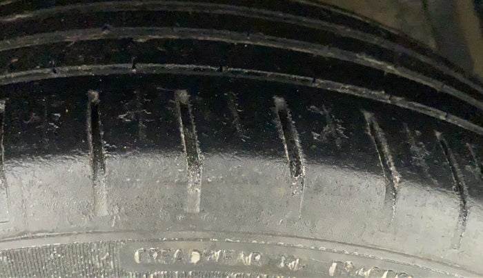 2018 Maruti Ciaz ALPHA  AT 1.5 SHVS PETROL, Petrol, Automatic, 80,362 km, Right Front Tyre Tread
