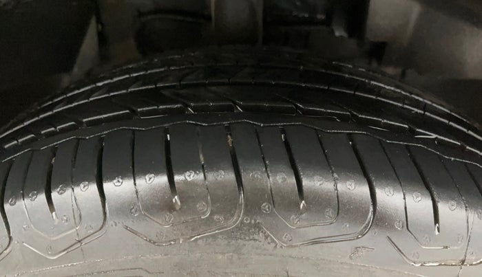 2023 Tata NEXON FEARLESS DUAL TONE 1.2 PETROL, Petrol, Manual, 5,562 km, Right Front Tyre Tread