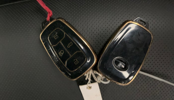 2023 Tata NEXON FEARLESS DUAL TONE 1.2 PETROL, Petrol, Manual, 5,562 km, Key Close Up