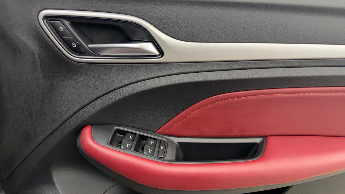 2023 MG ASTOR SAVVY 1.5 CVT S RED, Petrol, Automatic, 11,584 km, Driver Side Door Panels Control
