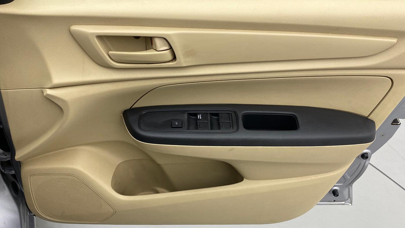 2019 Honda Amaze 1.2L I-VTEC E, Petrol, Manual, 64,381 km, Driver Side Door Panels Control