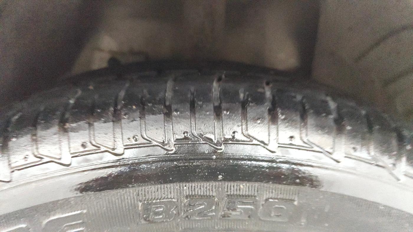 2015 Tata Zest XMS PETROL, Petrol, Manual, 35,281 km, Right Front Tyre Tread
