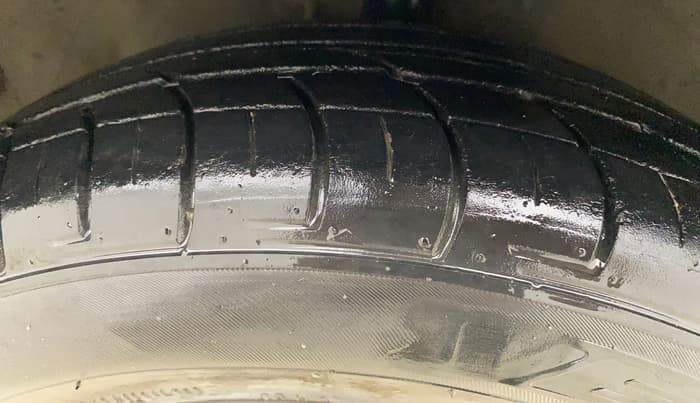 2012 Hyundai i20 MAGNA 1.2, Petrol, Manual, 84,074 km, Right Front Tyre Tread