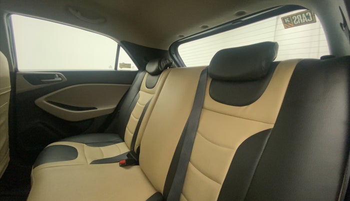 2015 Hyundai Elite i20 ASTA 1.2, Petrol, Manual, 15,122 km, Right Side Rear Door Cabin