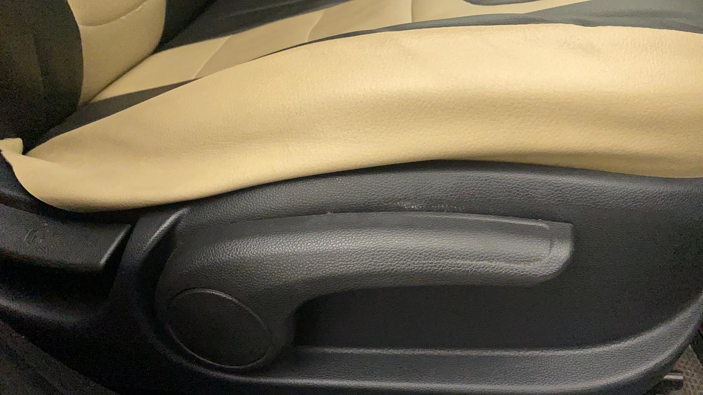 2015 Hyundai Elite i20 ASTA 1.2, Petrol, Manual, 15,122 km, Driver Side Adjustment Panel