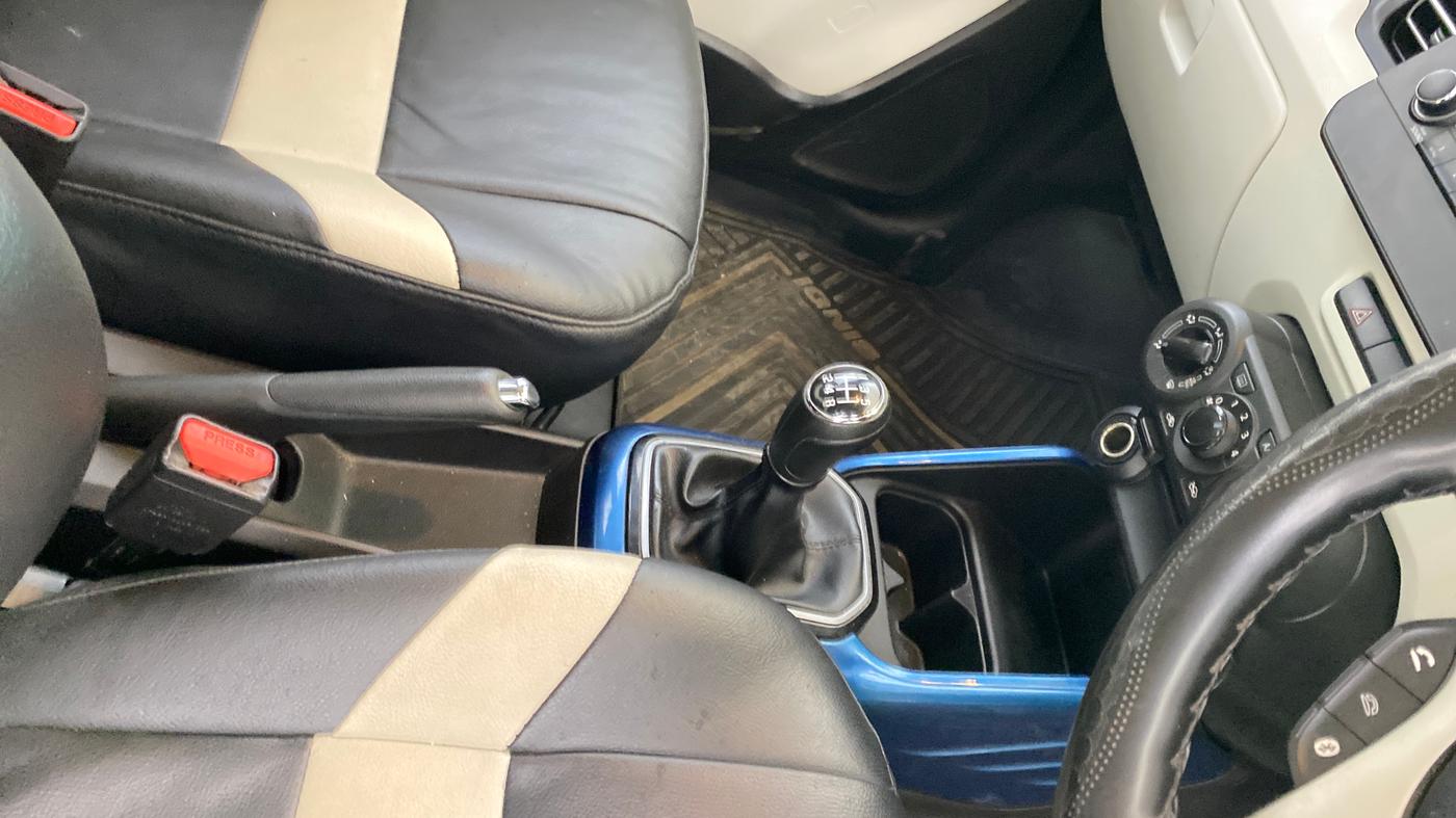 2017 Maruti IGNIS ZETA 1.2, Petrol, Manual, 32,690 km, Gear Lever