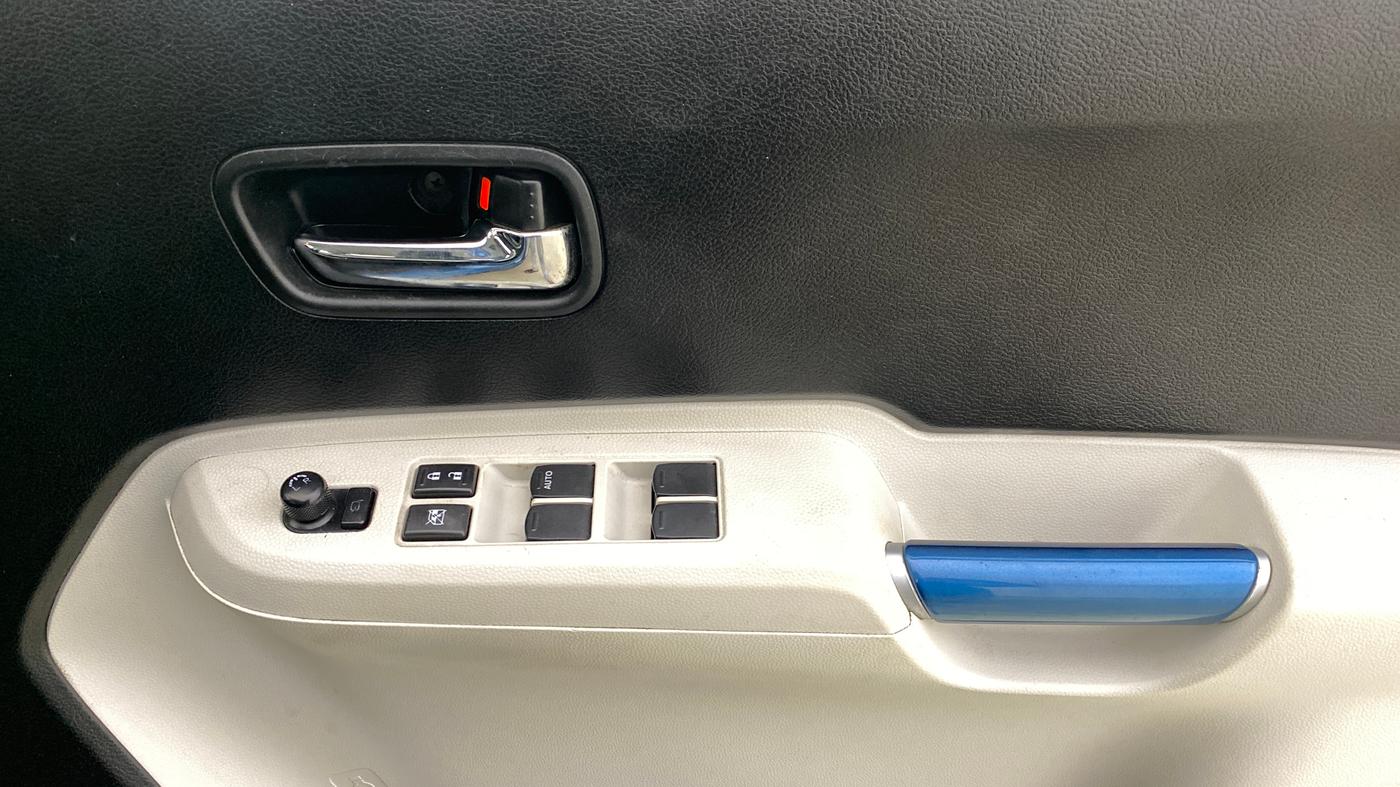 2017 Maruti IGNIS ZETA 1.2, Petrol, Manual, 32,690 km, Driver Side Door Panels Control