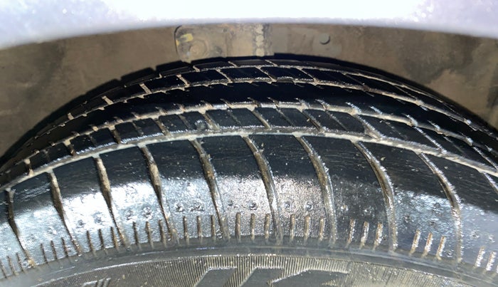 2016 Maruti Celerio VXI, Petrol, Manual, 40,892 km, Right Front Tyre Tread