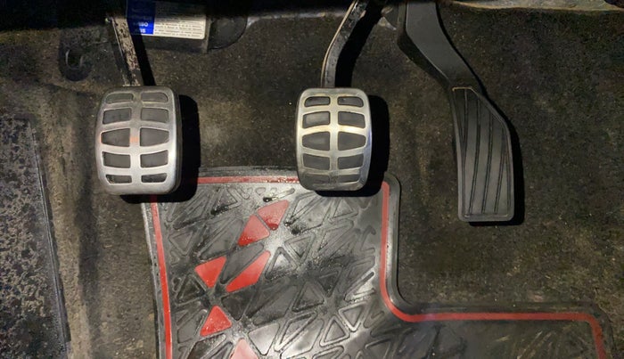 2017 Maruti Vitara Brezza ZDI, Diesel, Manual, 92,955 km, Pedals