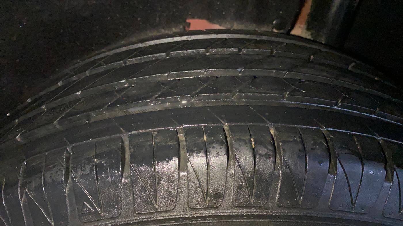 2017 Maruti Vitara Brezza ZDI, Diesel, Manual, 95,651 km, Left Rear Tyre Tread