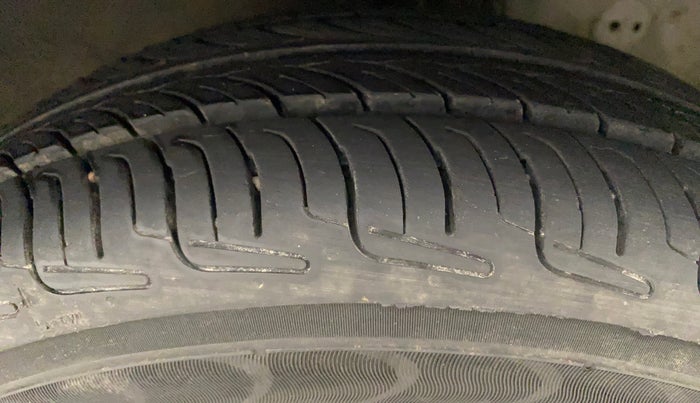 2015 Hyundai Eon ERA +, Petrol, Manual, 65,323 km, Right Front Tyre Tread