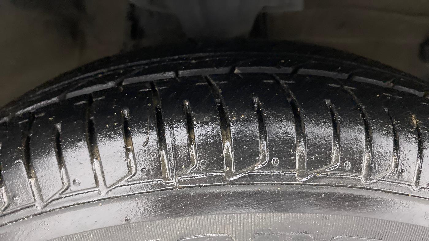 2013 Hyundai i10 SPORTZ 1.2, Petrol, Manual, 83,322 km, Right Front Tyre Tread