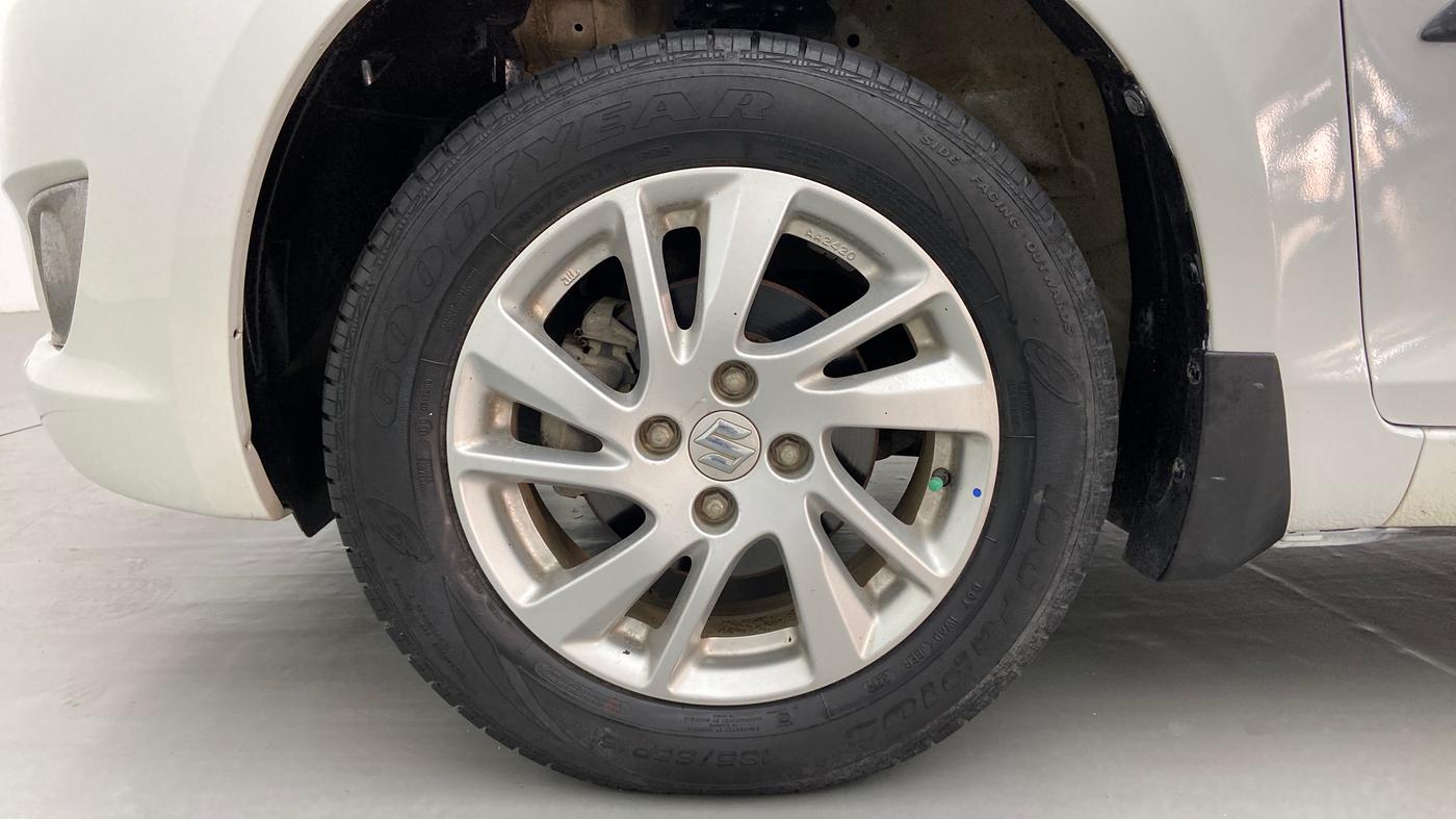 2014 Maruti Swift ZDI, Diesel, Manual, 28,066 km, Left Front Wheel