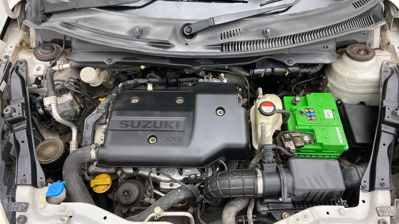 2014 Maruti Swift ZDI, Diesel, Manual, 28,066 km, Engine Bonet View