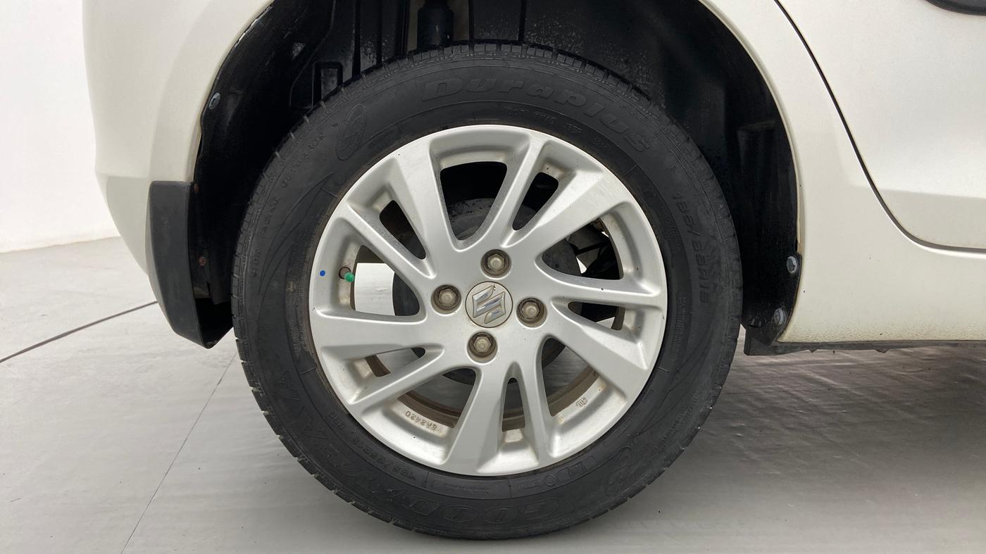 2014 Maruti Swift ZDI, Diesel, Manual, 28,066 km, Right Rear Wheel