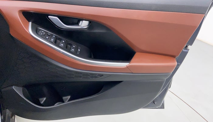 2021 Hyundai ALCAZAR PRESTIGE 1.5 MT 6STR, Diesel, Manual, 20,787 km, Driver Side Door Panels Control