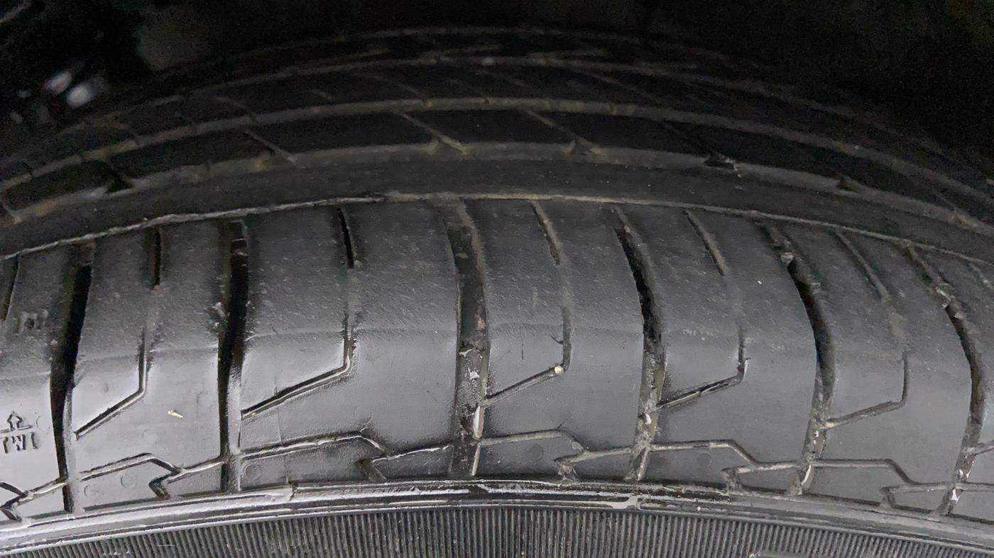 2021 Hyundai ALCAZAR PRESTIGE 1.5 MT 6STR, Diesel, Manual, 20,787 km, Left Front Tyre Tread
