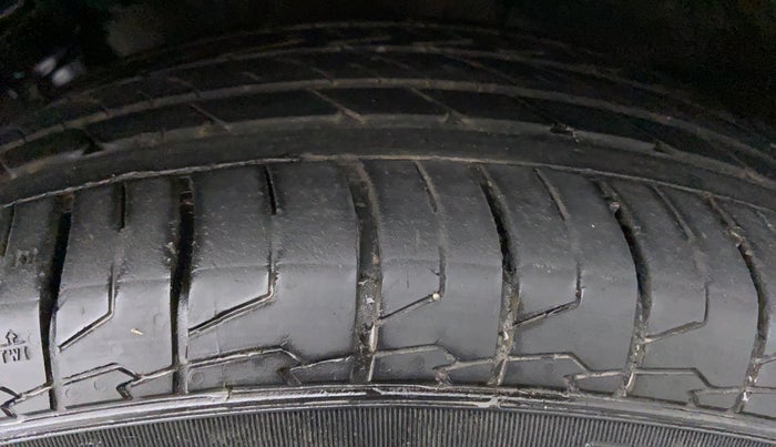 2021 Hyundai ALCAZAR PRESTIGE 1.5 MT 6STR, Diesel, Manual, 20,787 km, Left Front Tyre Tread