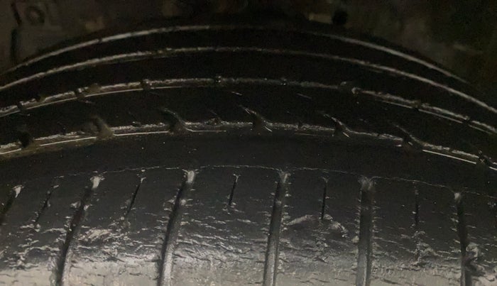 2015 Maruti Ciaz ZXI, Petrol, Manual, 30,780 km, Left Front Tyre Tread