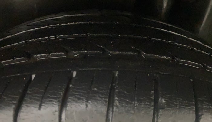 2015 Maruti Ciaz ZXI, Petrol, Manual, 30,780 km, Left Rear Tyre Tread